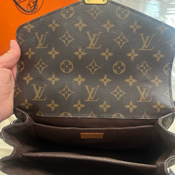 Louis Vuitton Monogram Crossbody Bag with Gold Accents - Picture 9 of 15